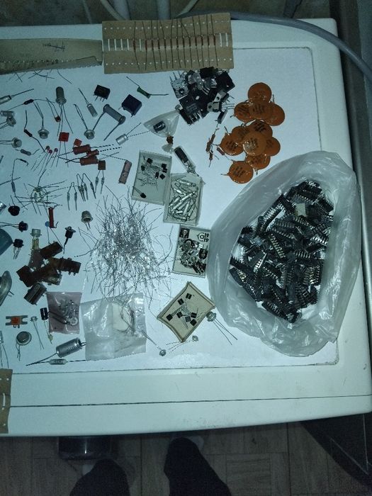 Продам конденсаторы и транзистеры