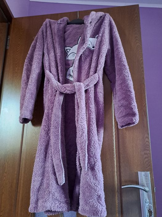 Vând Halat Dama Pufos Mărimea XL Nou