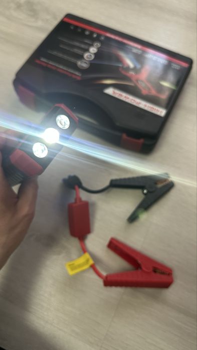 Robot pornire auto portabil 2000A, redresor cu acumulator 12000mAh
