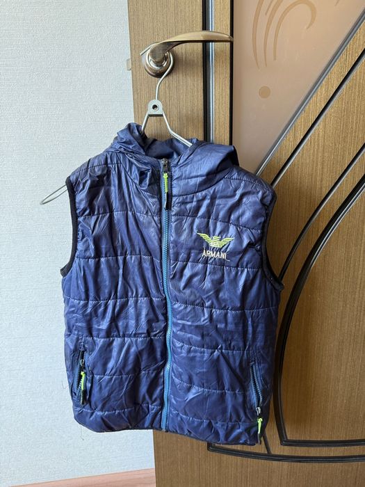 Куртки на мальчика, жилет, брюки, рубашки