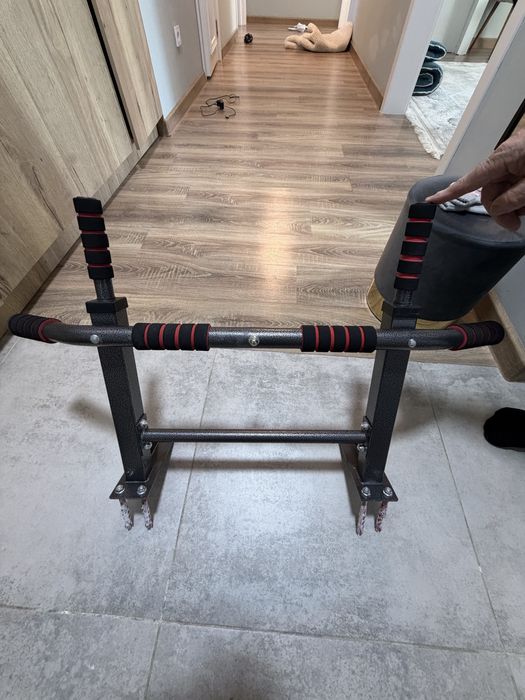 Продается турник настенный