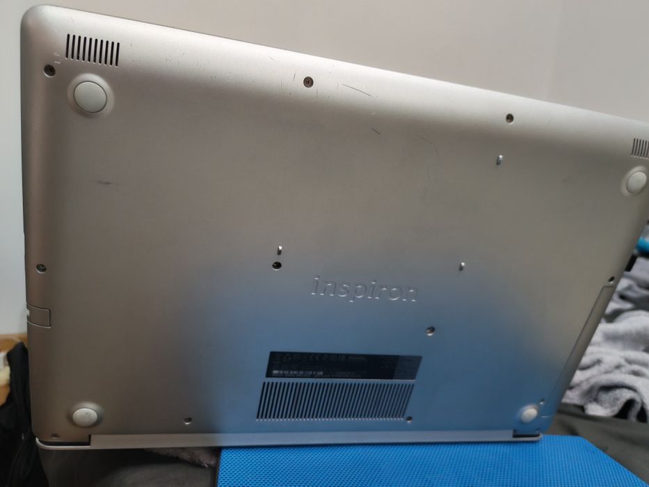 Laptop dell inspirion 17
