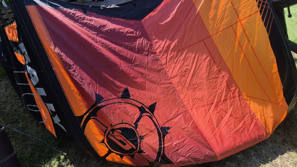 Продавам кайт сърфинг екипировка – Slingshot крила и бар