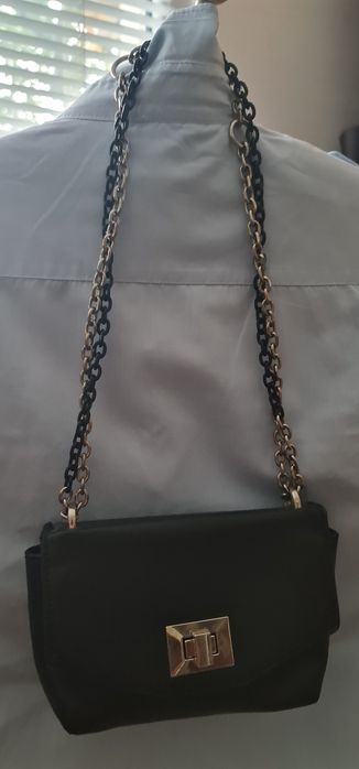 MANGO Чантичка в черно