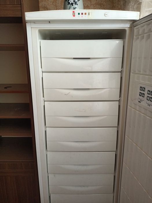 Продам морозильную камеру