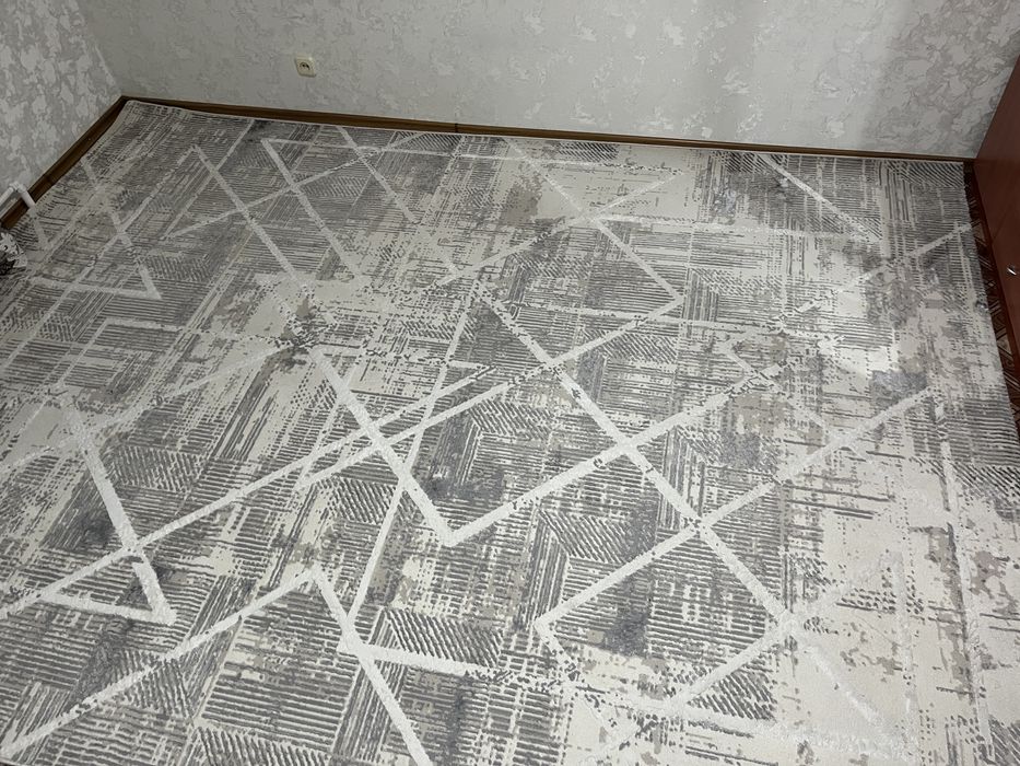 Продам ковер новый