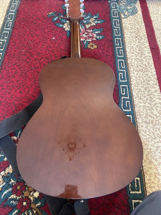 Gitara Yamaxa c70  srochno sotiladi