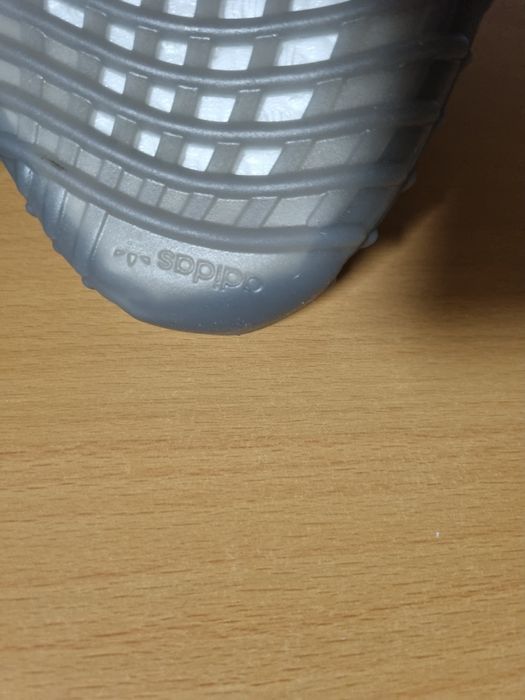 Adidasi Yeezy Boost 350