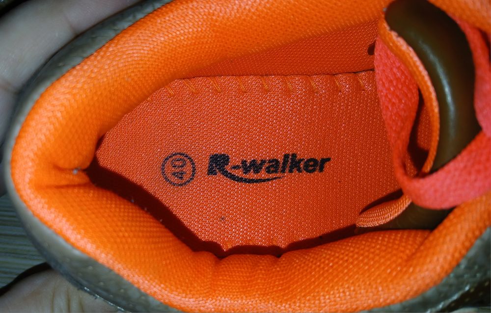 Adidași R-walker, nr. 40