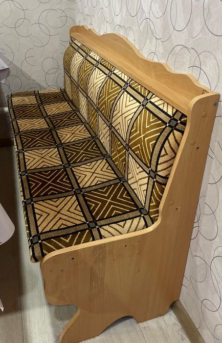 Продам срочно стол диван