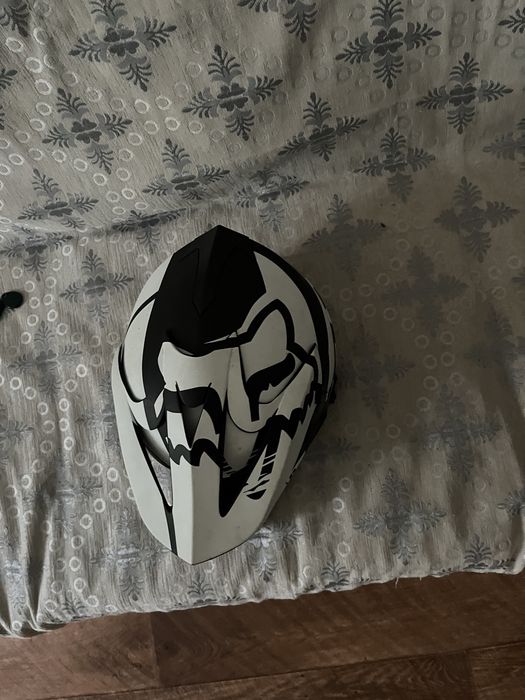 Продам шлем Fox v1
