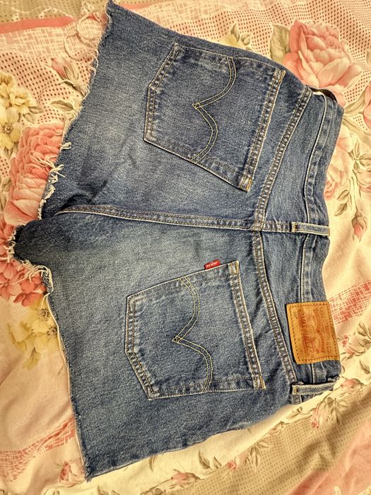 Страхотни къси дънкови панталонки Levi’s неразличими от нови