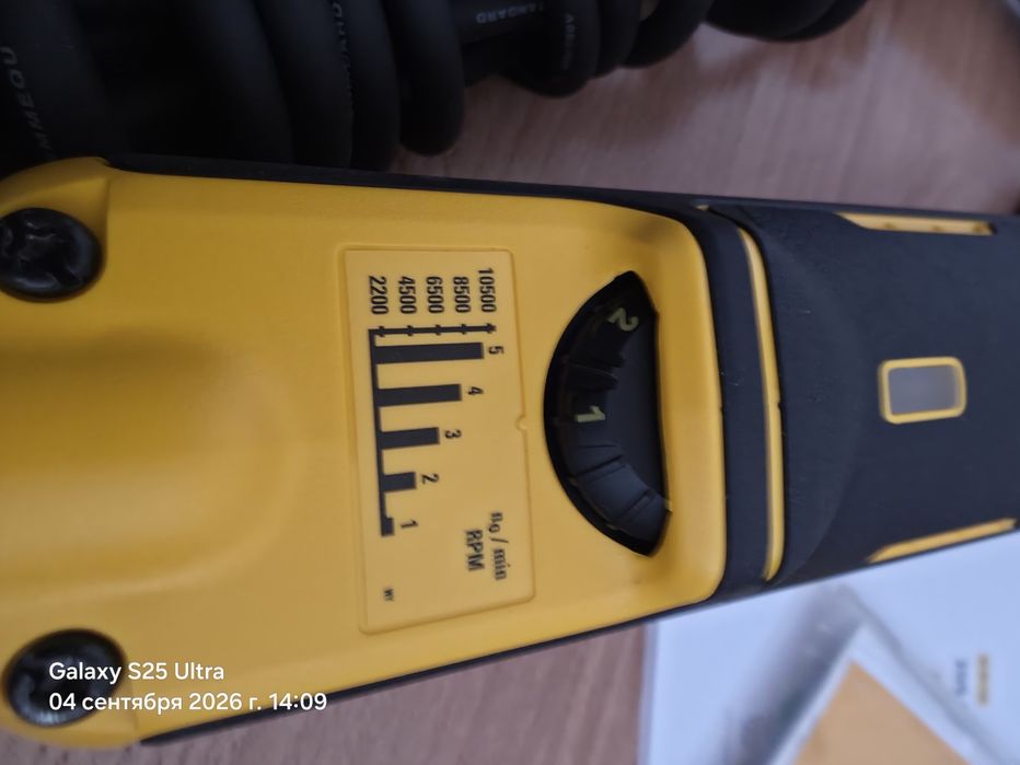 Шлифмашина угловая DeWALT DWE4357