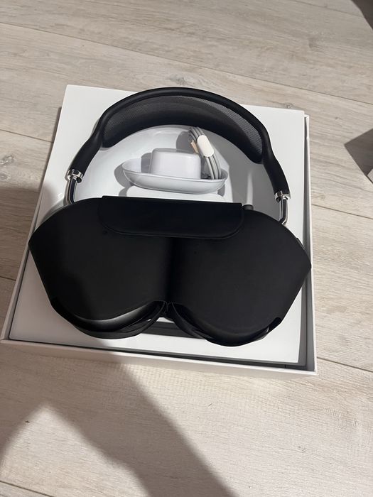 Air pods Max aproape noi