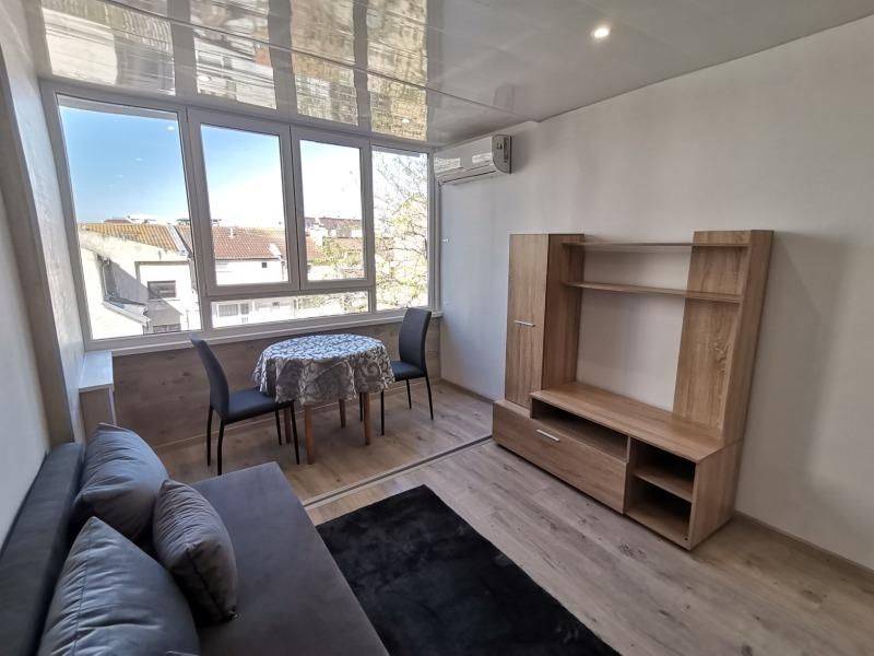 Дава се под наем Двустаен апартамент в Варна, Център - 42 кв.м за 357 € - Снимка #1