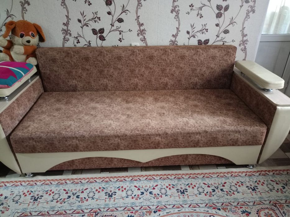 Продам диван и 2 кресло,  2кубика  за 100 000