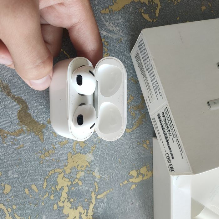 Наушники AirPods