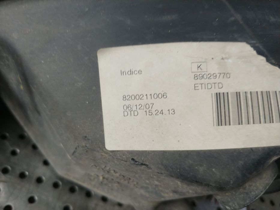 far dreapta dacia logan 1 ls  8200211006