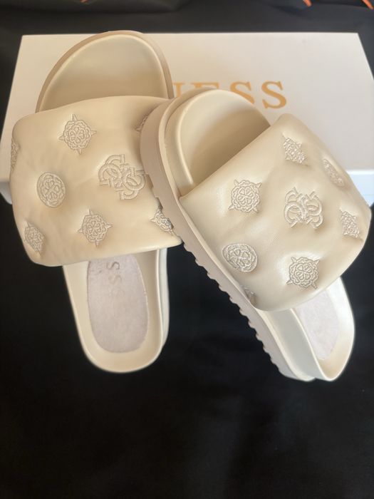 Чехли GUESS krem