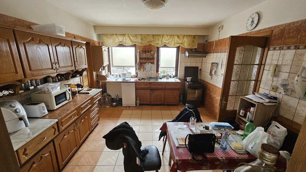 Casa familialā cu teren generos. Ploiesti cartier Albert