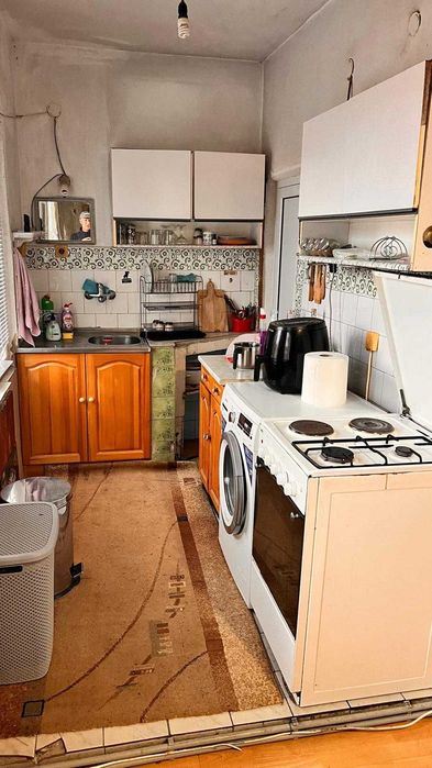 ПРОДАВА СЕ: Просторна двуетажна къща с двор и чудесна локация!