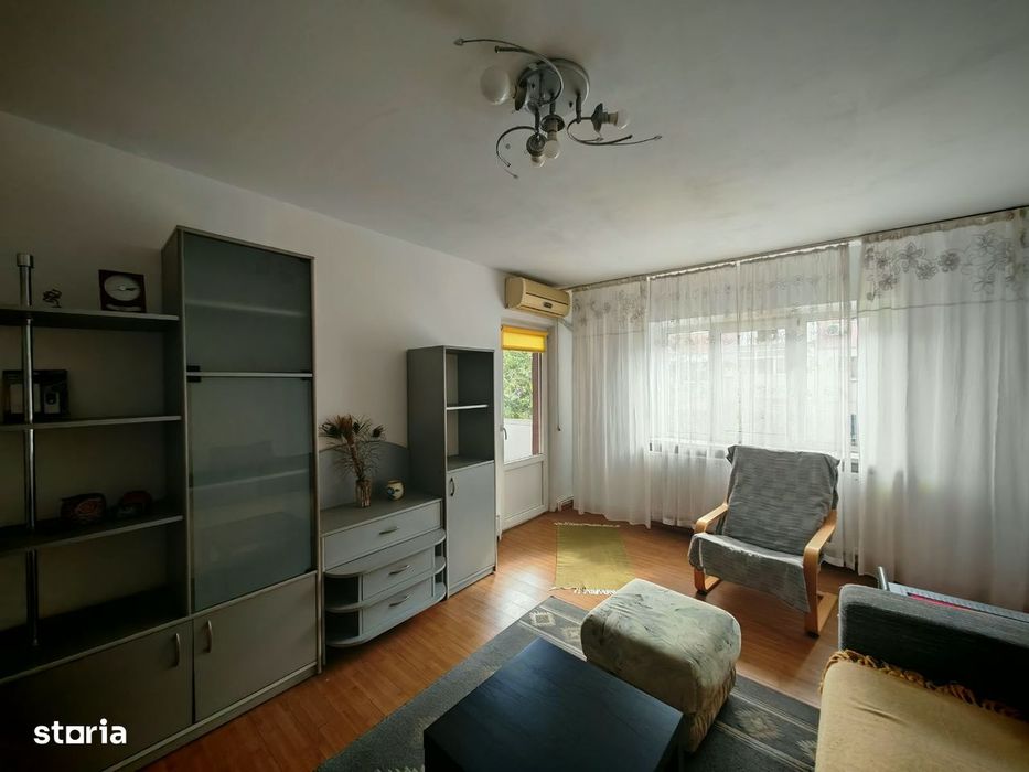 Decomandat, etaj 2/4, 3 camere, Lapus