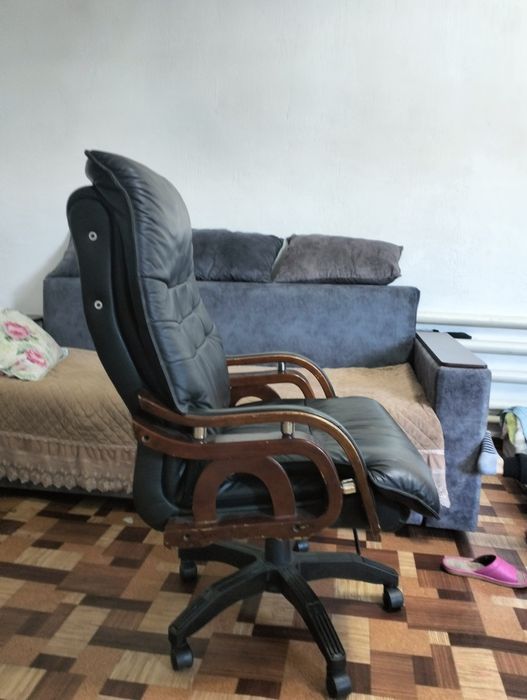 Чисты кожение крисло