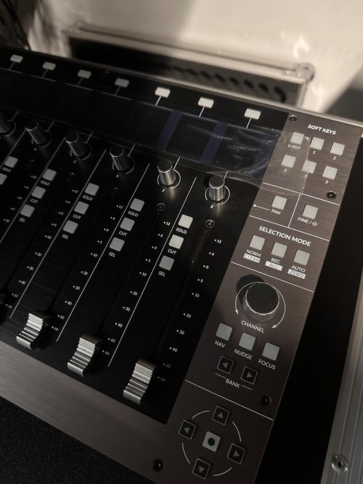 Микшерный пульт Solid State Logic SSL-UF8