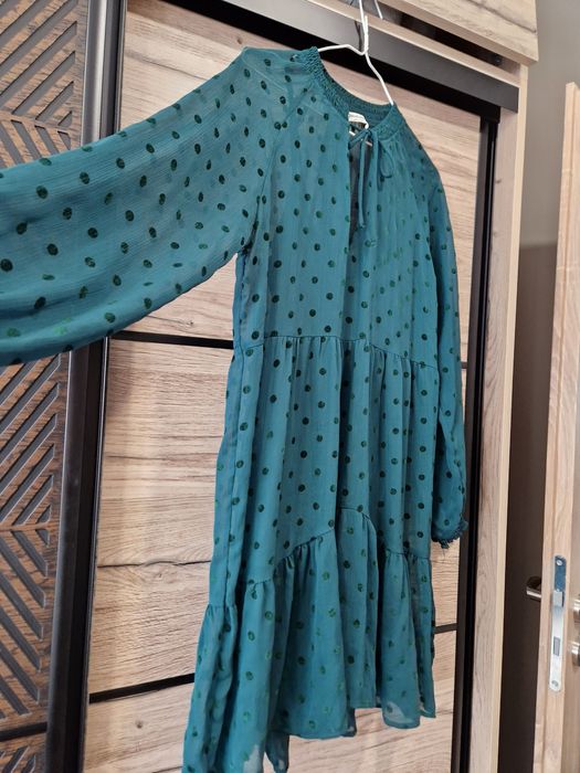 Зелена рокля Stradivarius