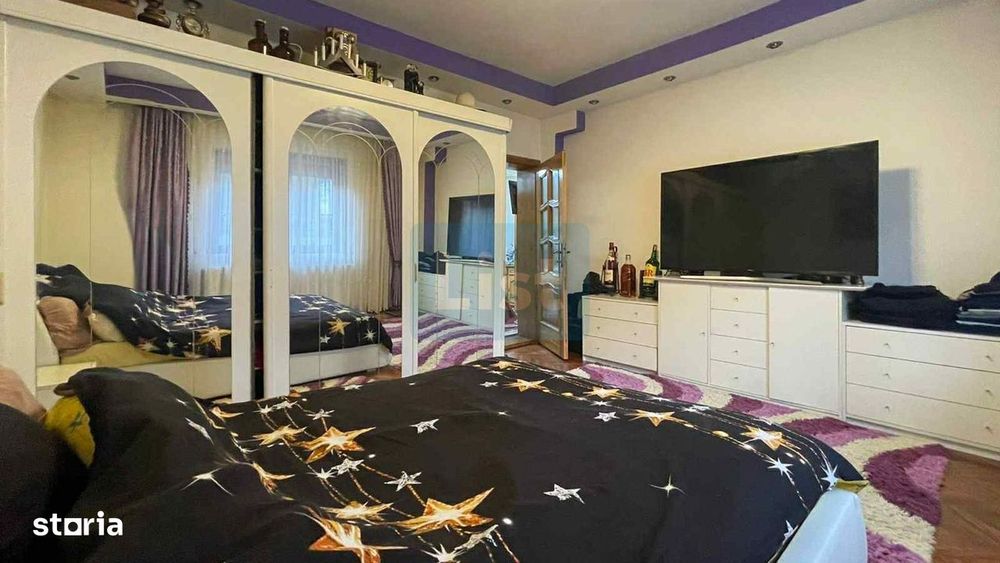 Casa 7 camere, teren 590 mp in Calnic