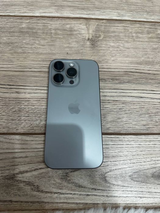 Продам iphone 16 pro срочно