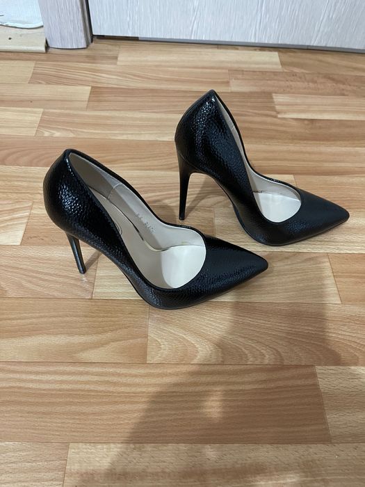 Елегантни нови обувки