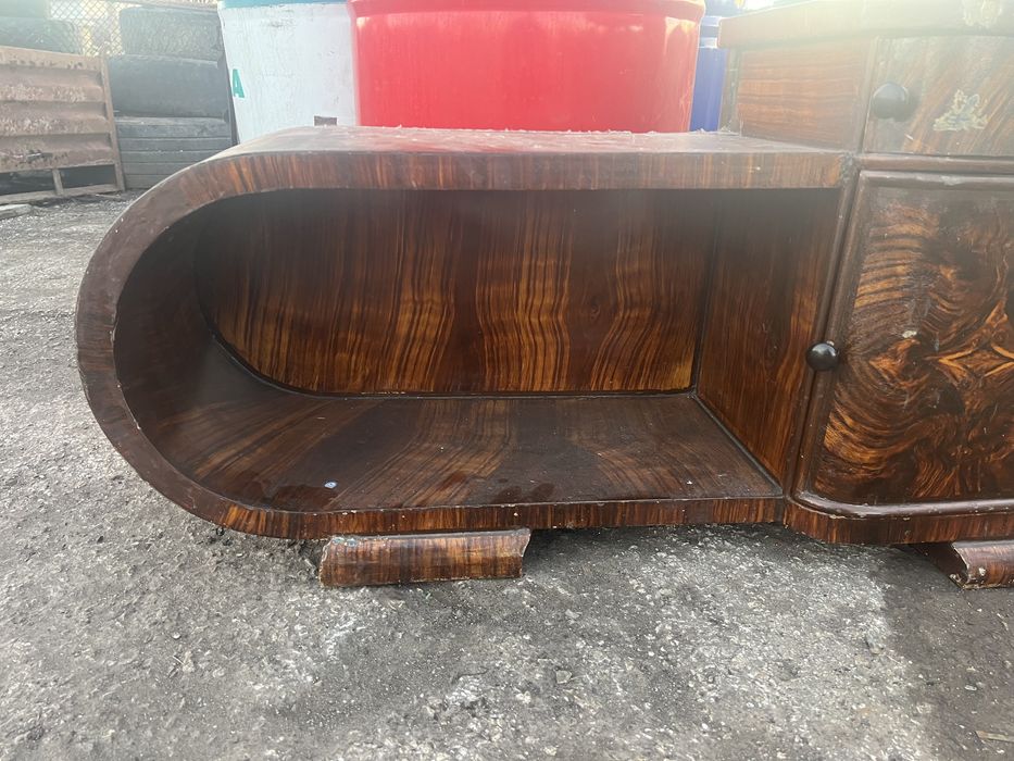 Метален шкаф