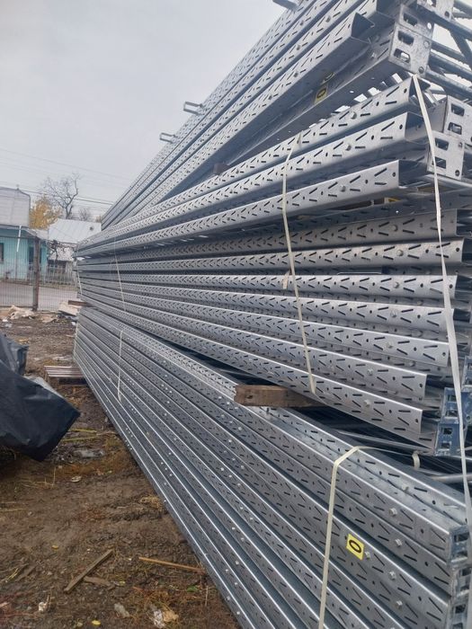 De vânzare rafturi profesionale 78lei traverse102x2