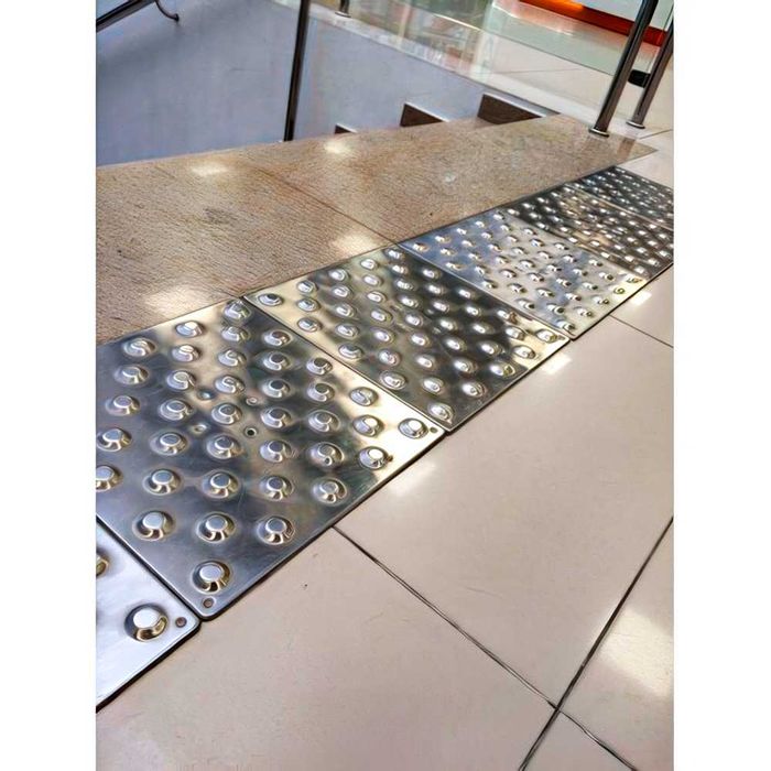 Тактильная плитка | Taktilniy plitka 30х30см из нержавейки