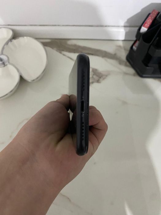 Продам Айфон хр.