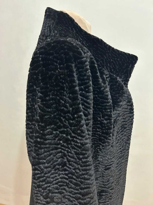 Пальто из искусственного меха | Пальто мех типа каракуль р 44-46 / М