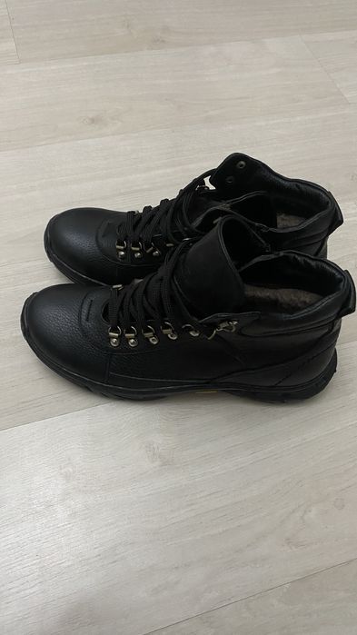 Продам ботинки зимние новые