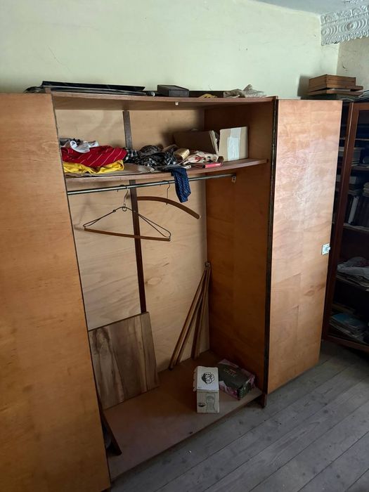 Dulap vechi din lemn, 2 uși, spațios