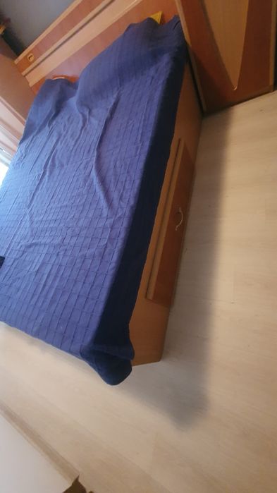 Dormitor cu dulapuri