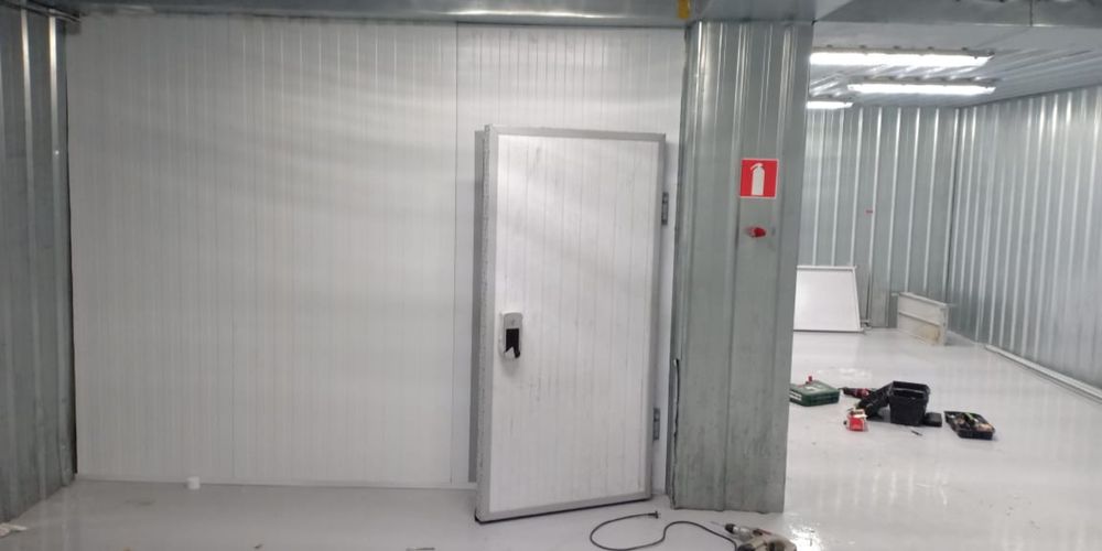 Холодильные двери