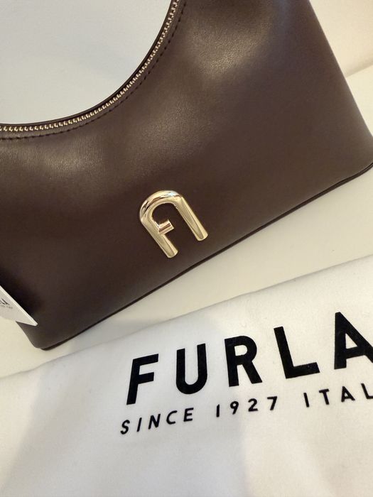Кожена чанта Furla в кафяво