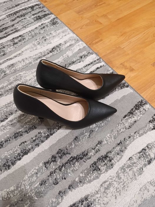 Нови дамски елегантни обувки