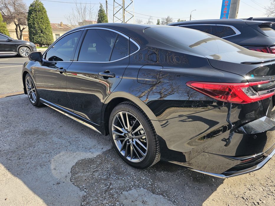 Toyota Camry 80 kuzof. Gibrid. Yili 2025. Yurgani 4500. Narxi 41200