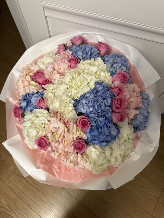 Продам букет гартензий+розы