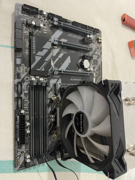 Продам материнскую плату DDR4