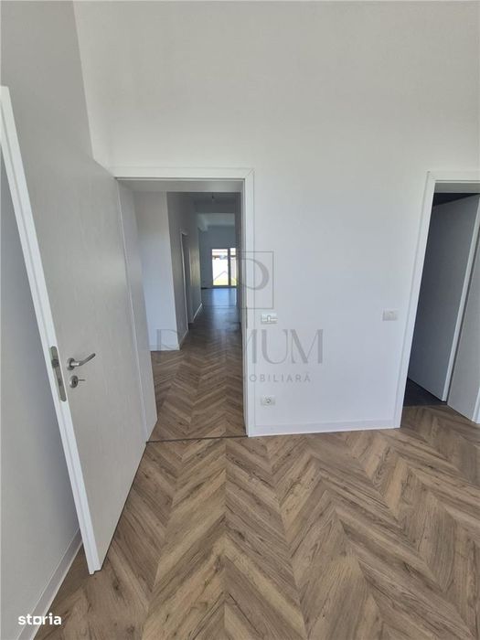 Duplex Despartit Prin Dressing  - Parter - La Cheie
