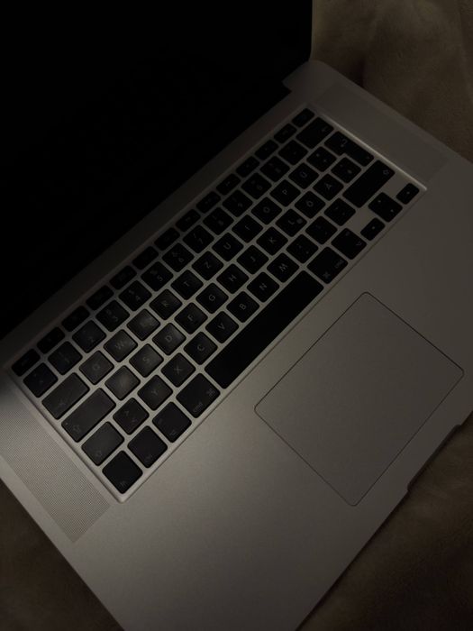 Macbook Pro 15 (лаптоп)