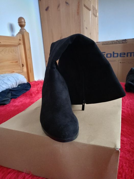 Дамски  ботуши велурени размер 38  черни