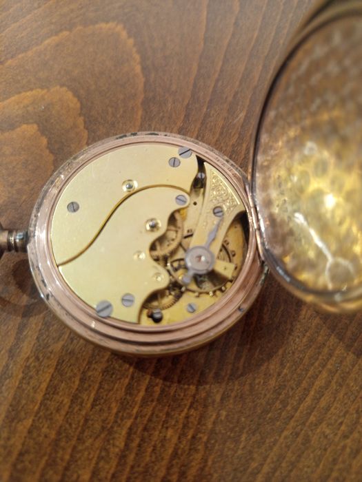 Продавам джобен часовник